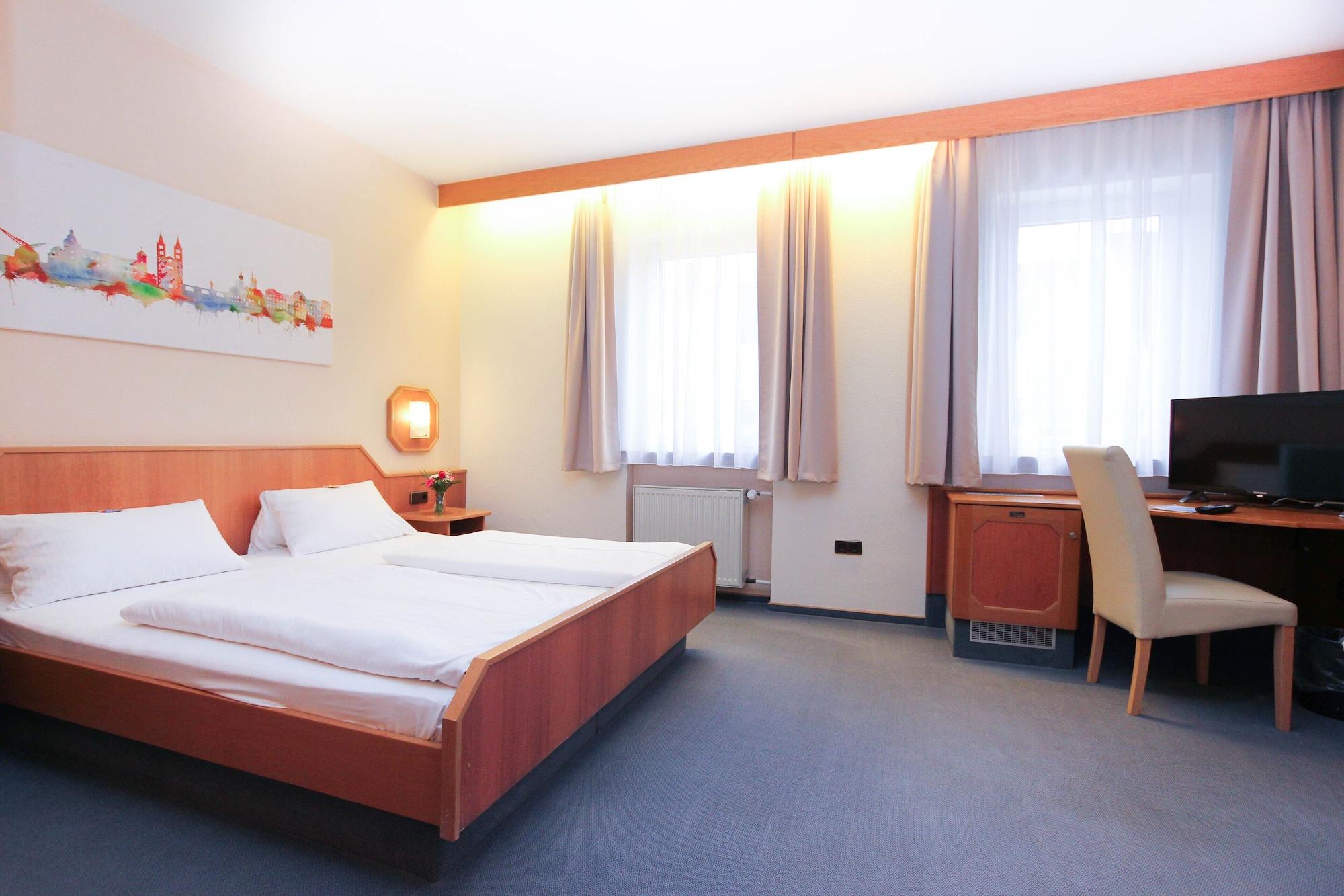 City Hotel Wuerzburg 2*