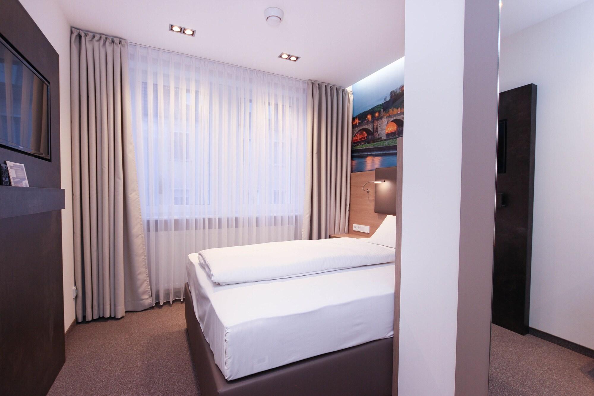 City Hotel Wuerzburg 2*