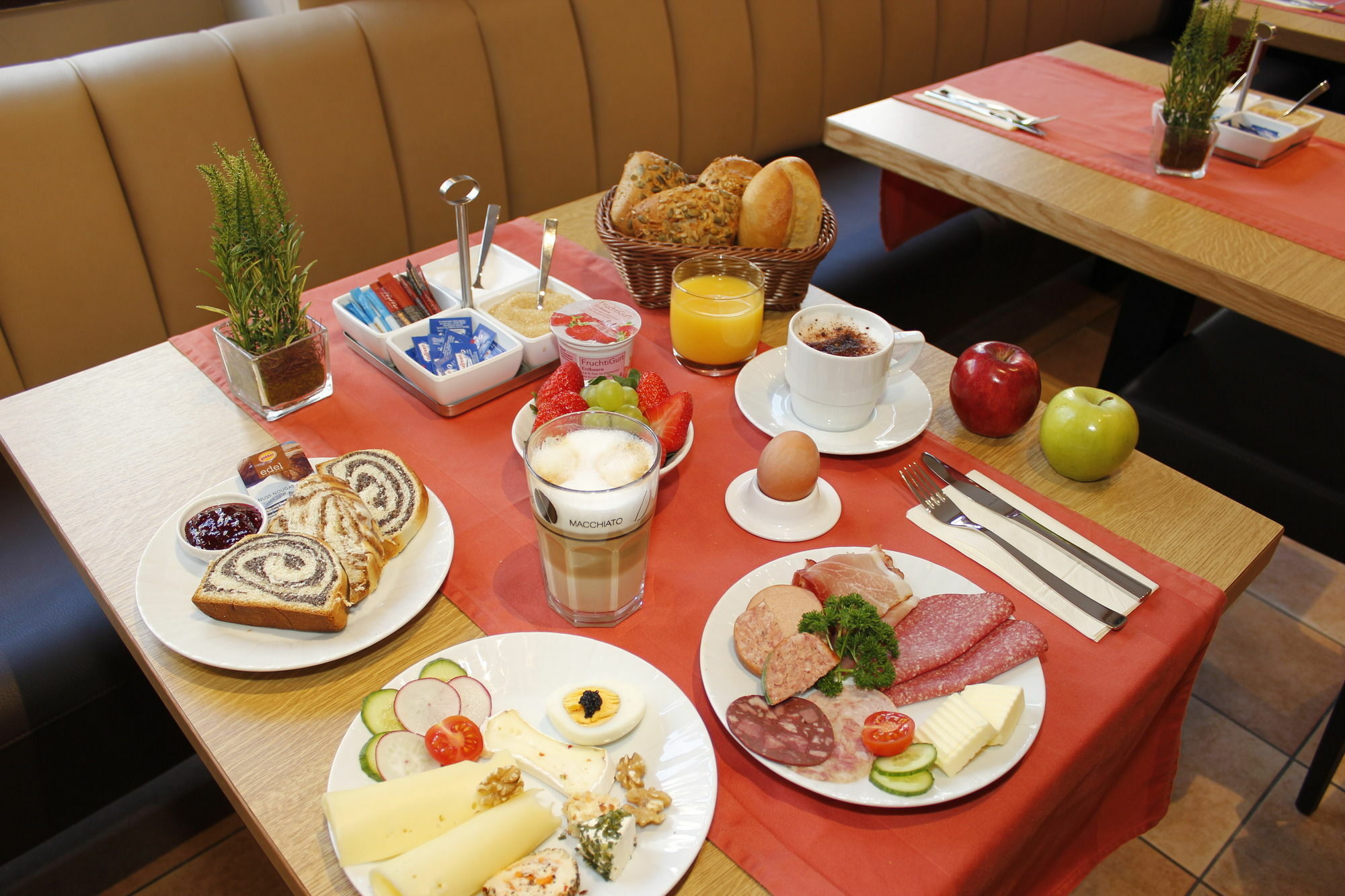 City Hotel Wuerzburg 2*